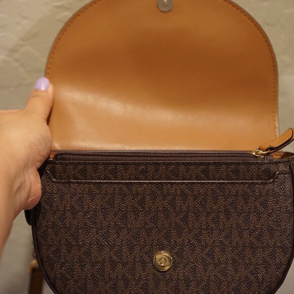 MICHAEL KORS JET SET HALF DOME MONOGRAM CROSSBODY BAG - Picture 4 of 6